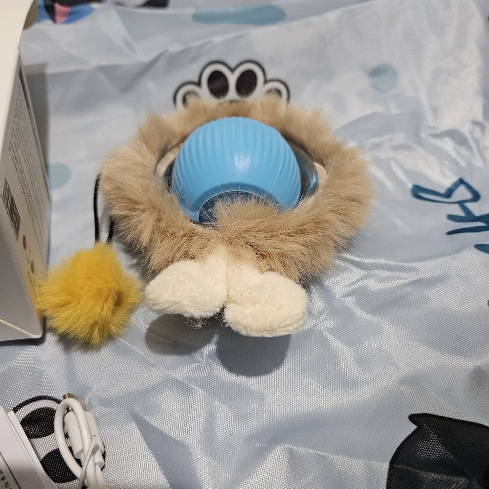 USB Rechargeable Interactive Cat Toy with Rolling Balls - Durable Silicone A-31